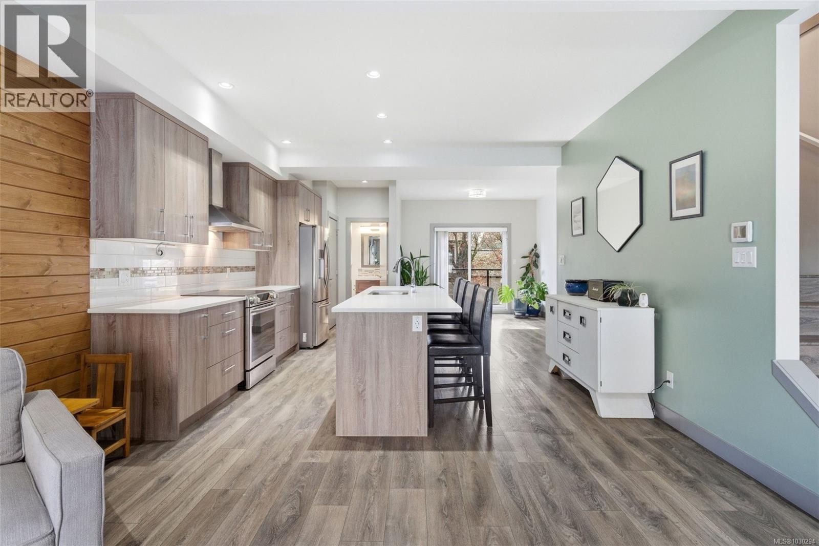 103 687 Strandlund Avenue, Langford