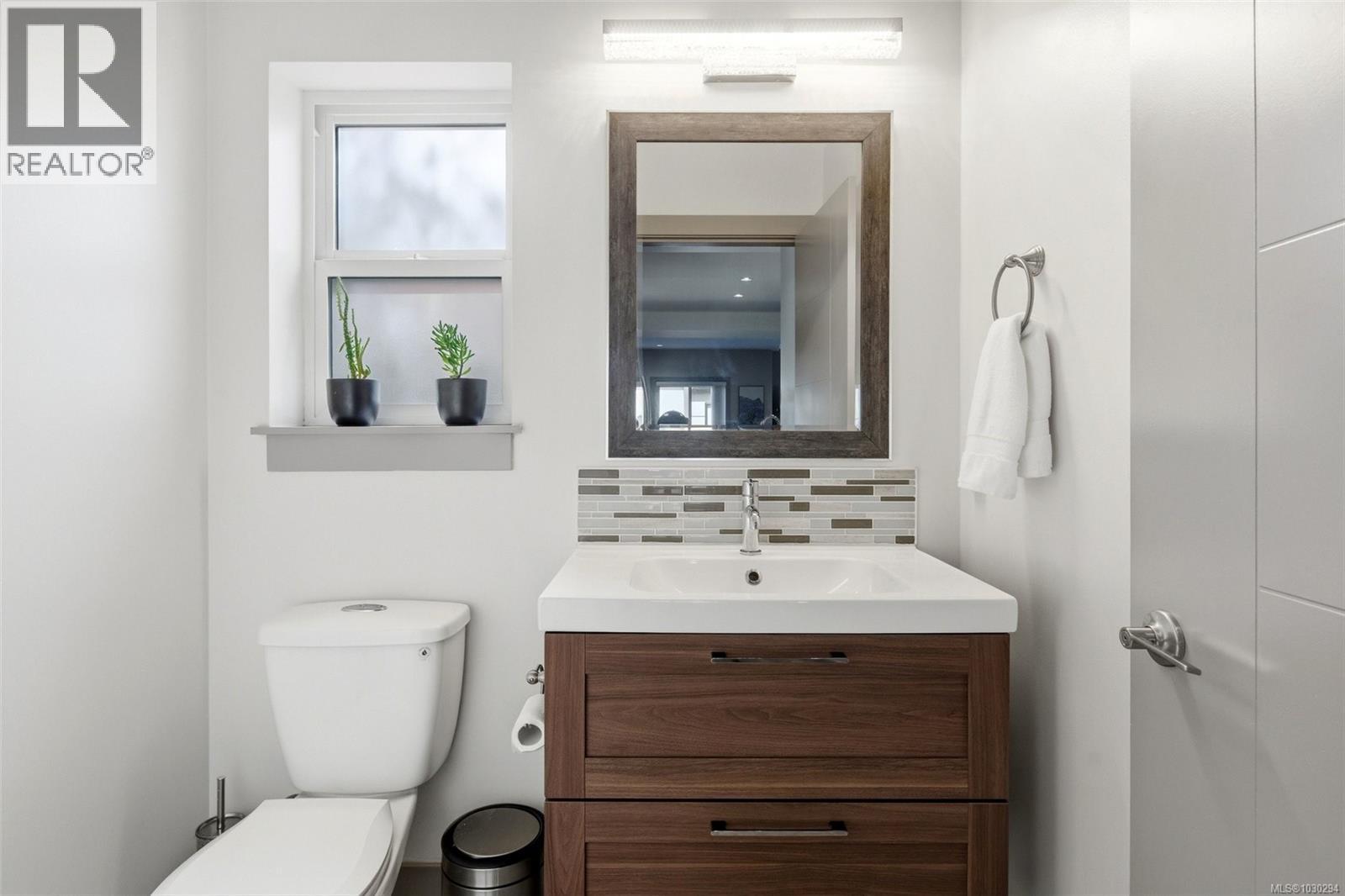 103 687 Strandlund Avenue, Langford