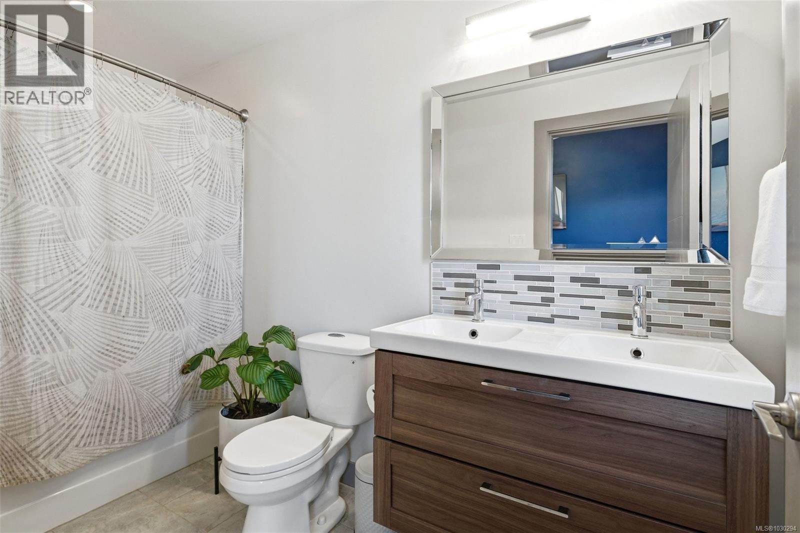 103 687 Strandlund Avenue, Langford