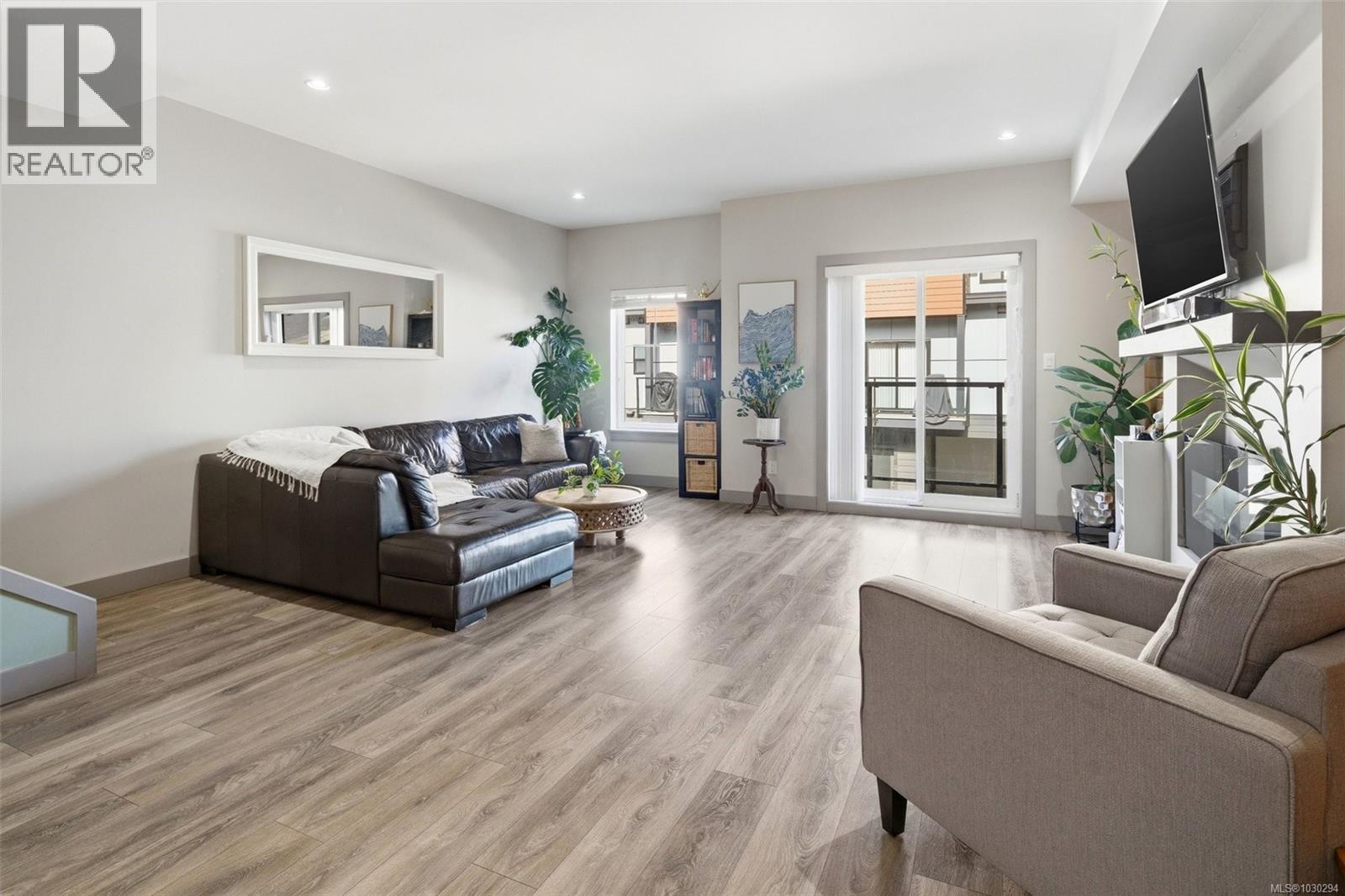 103 687 Strandlund Avenue, Langford