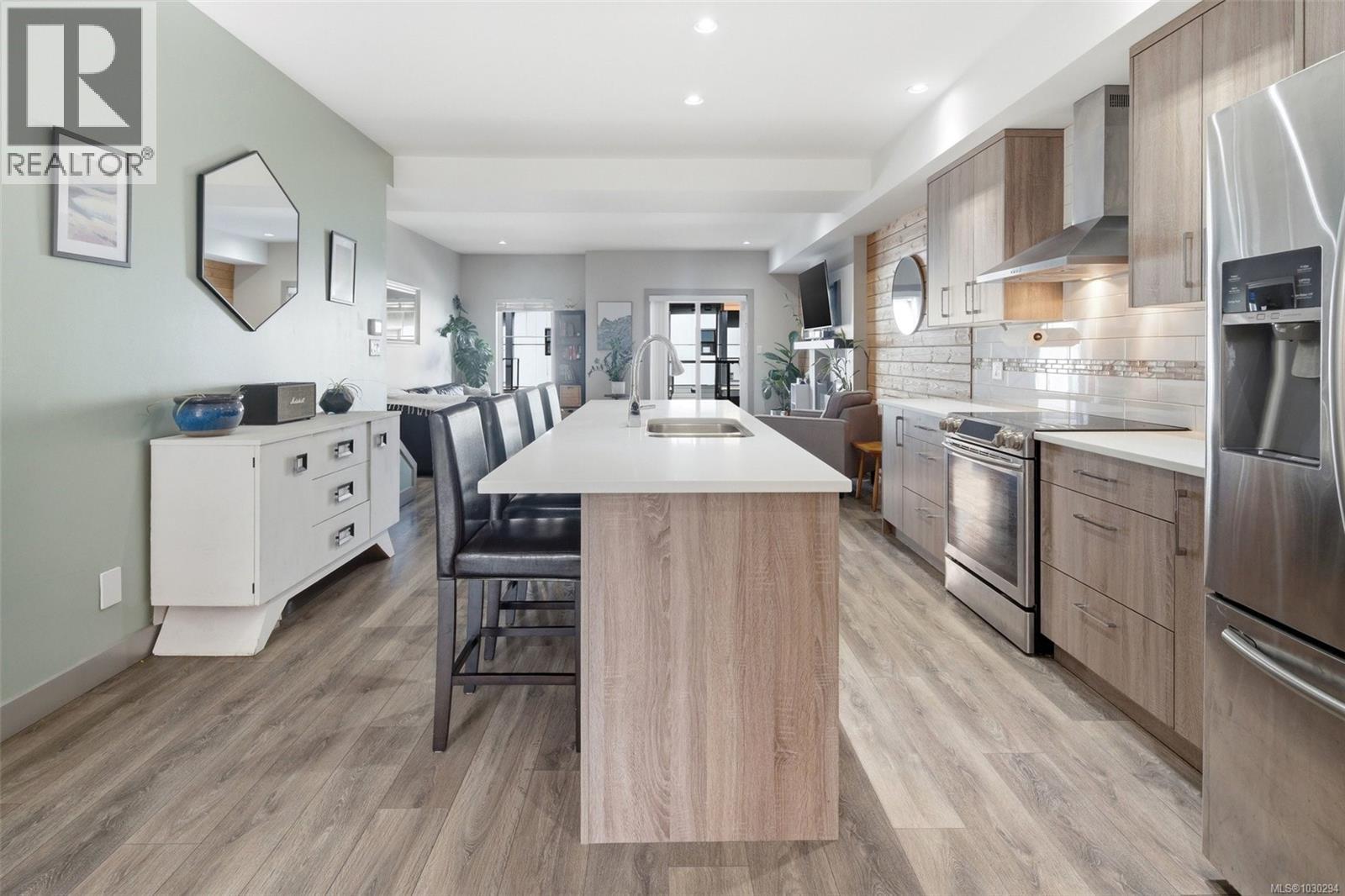 103 687 Strandlund Avenue, Langford