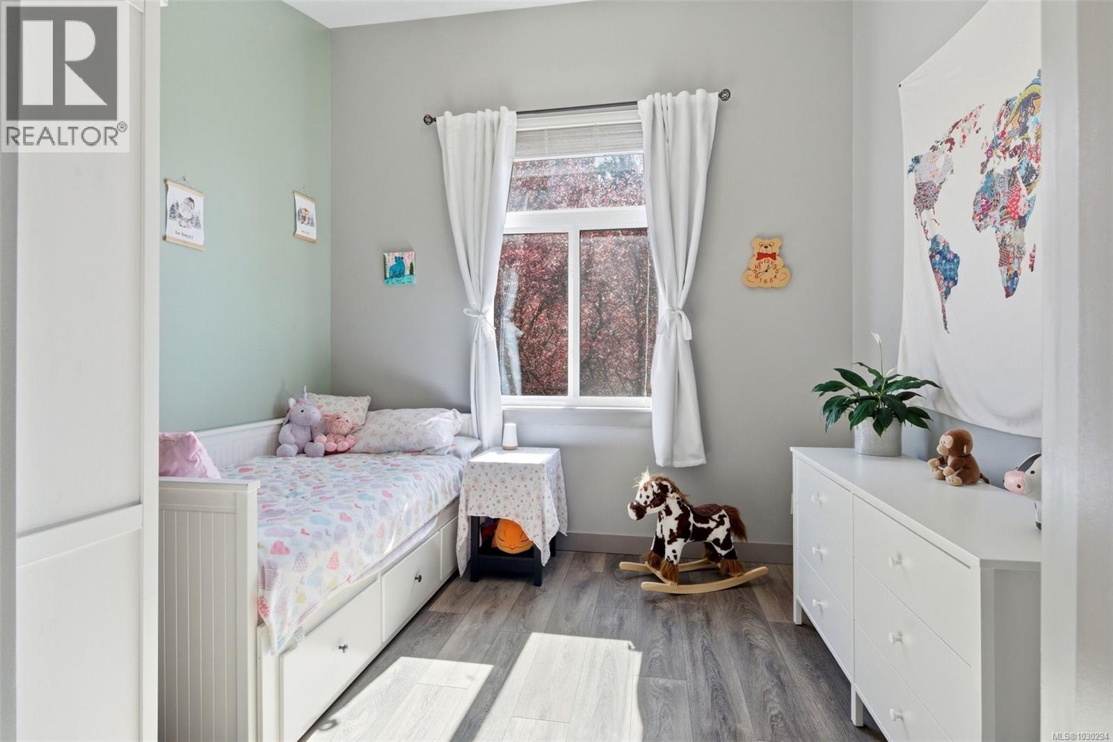 103 687 Strandlund Avenue, Langford