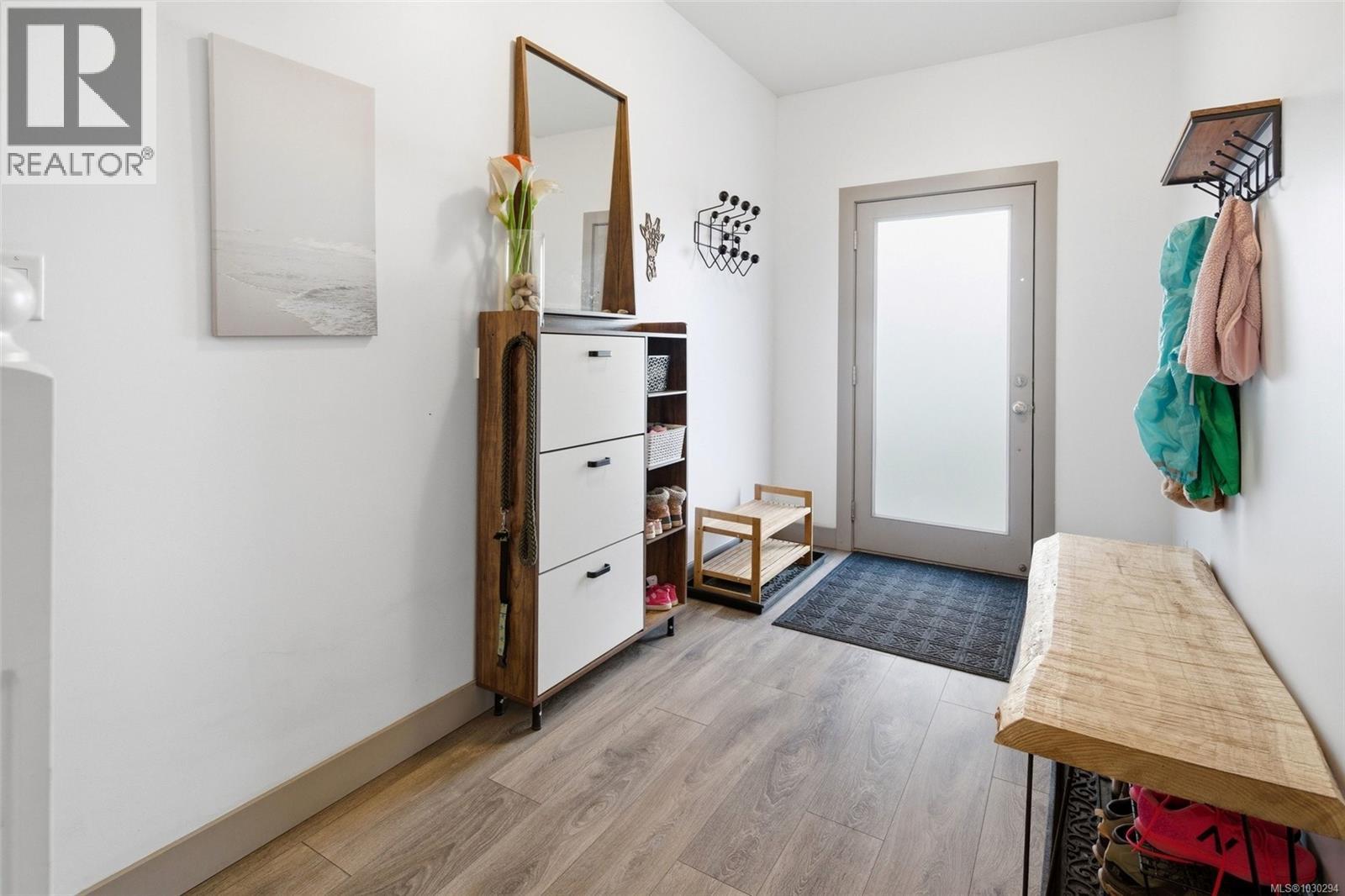 103 687 Strandlund Avenue, Langford