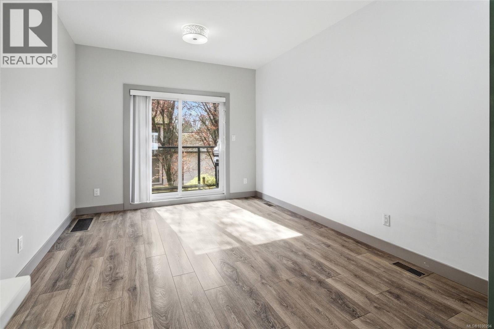 103 687 Strandlund Avenue, Langford