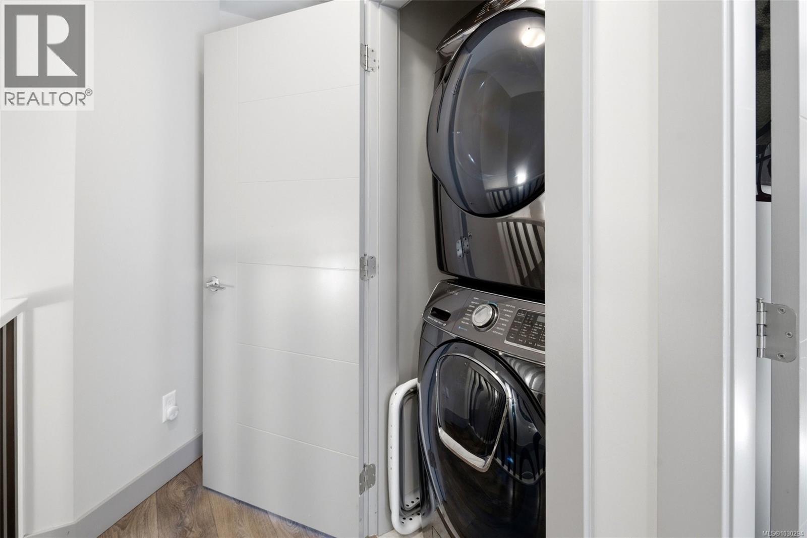 103 687 Strandlund Avenue, Langford