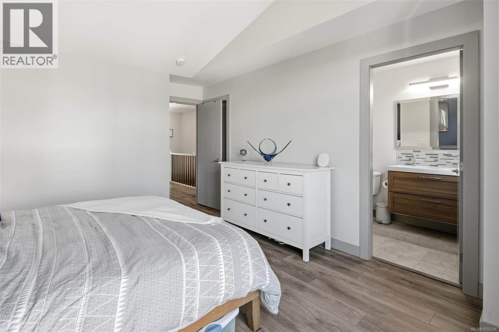 103 687 Strandlund Avenue, Langford