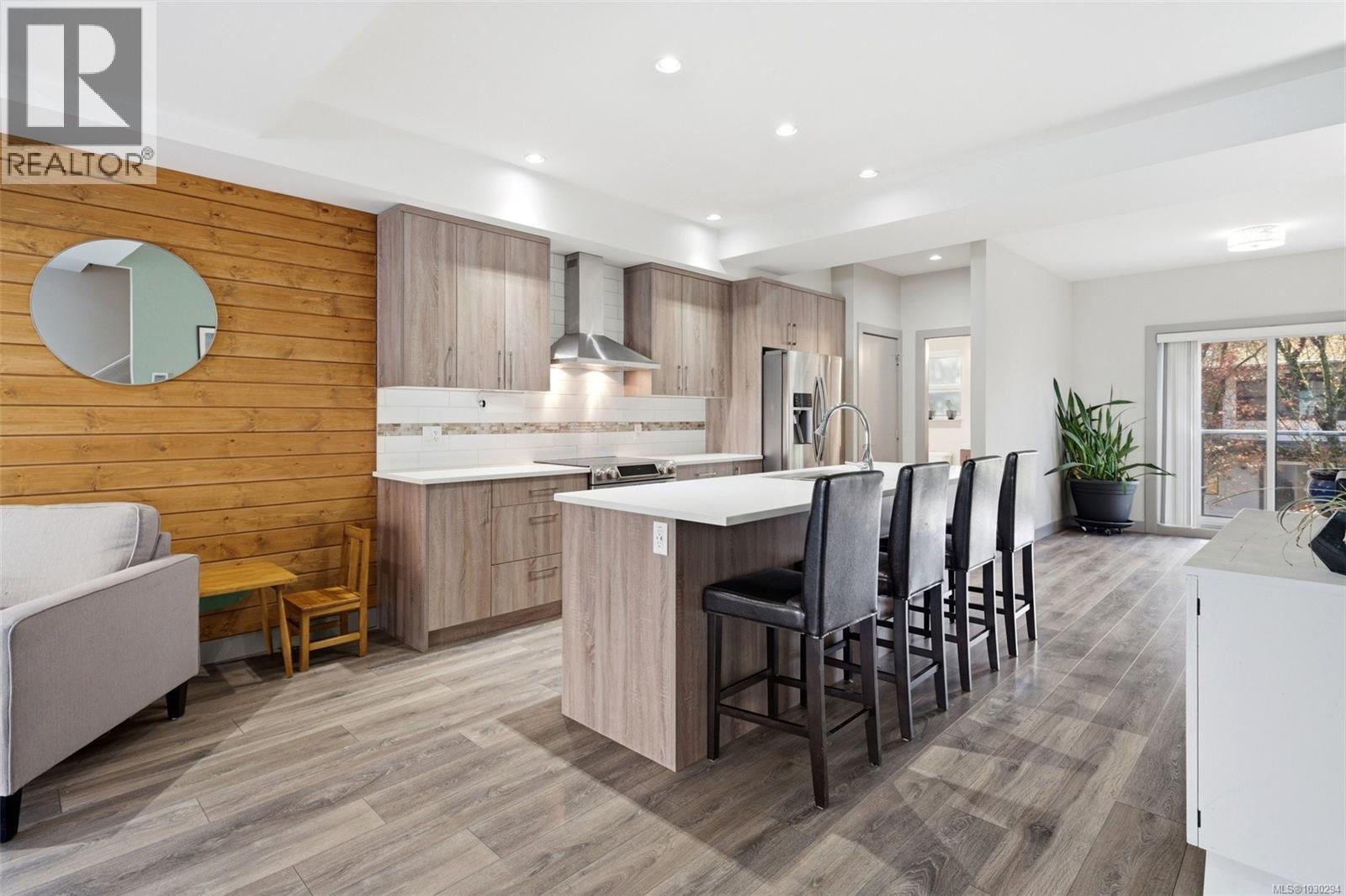 103 687 Strandlund Avenue, Langford