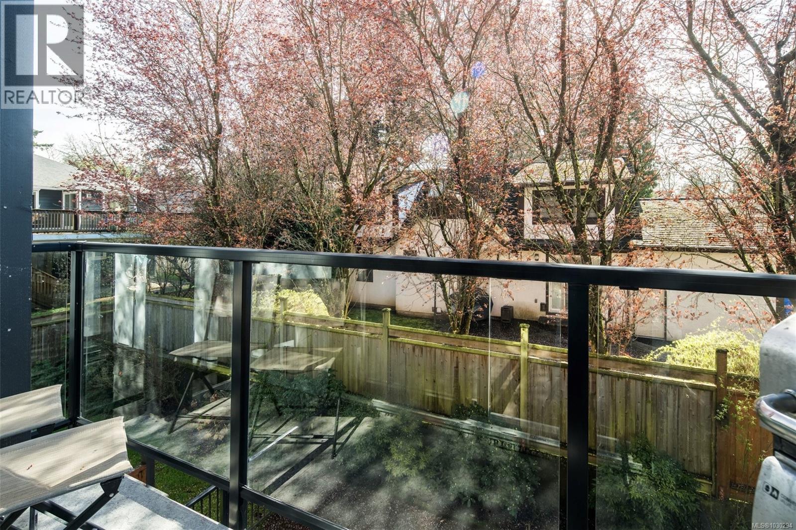 103 687 Strandlund Avenue, Langford