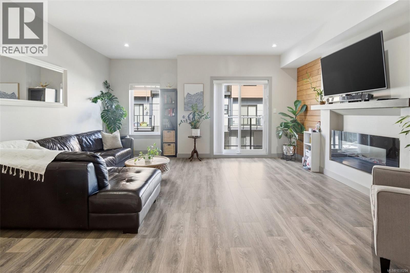 103 687 Strandlund Avenue, Langford