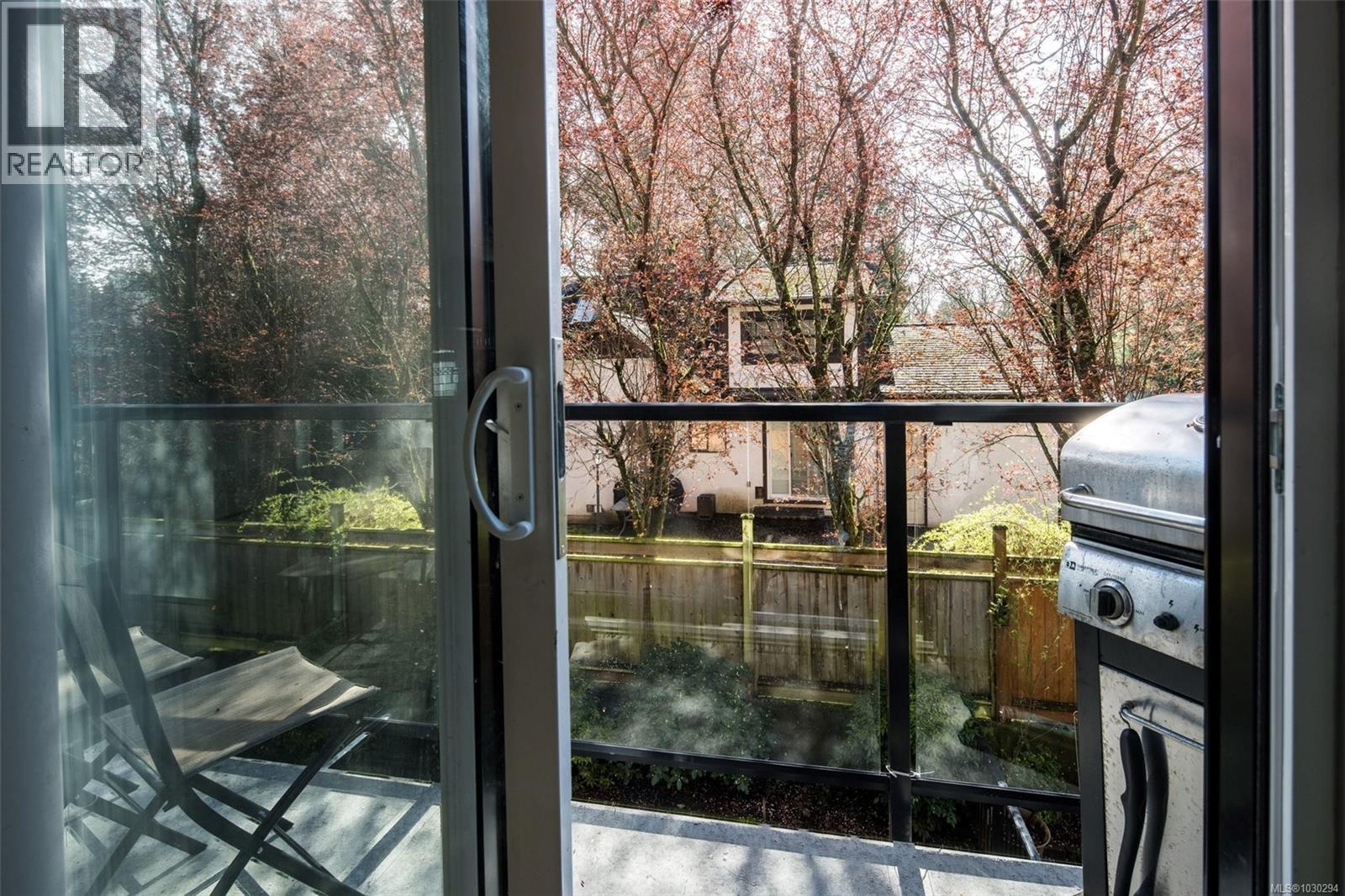 103 687 Strandlund Avenue, Langford