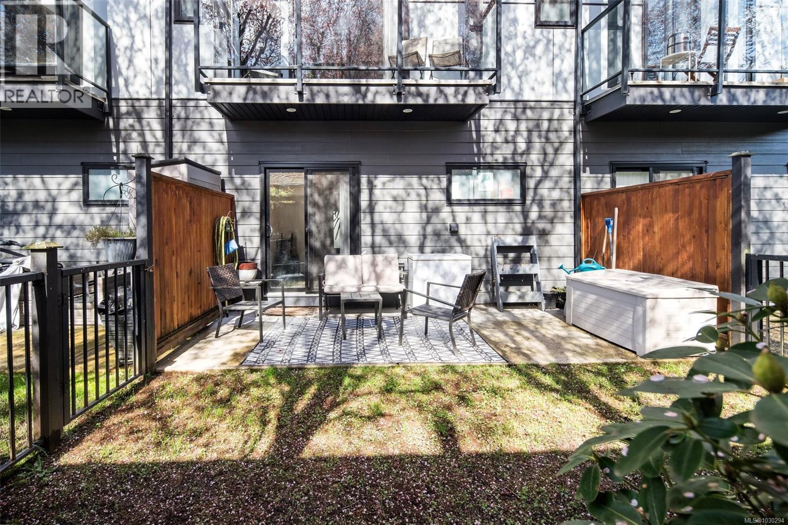 103 687 Strandlund Avenue, Langford