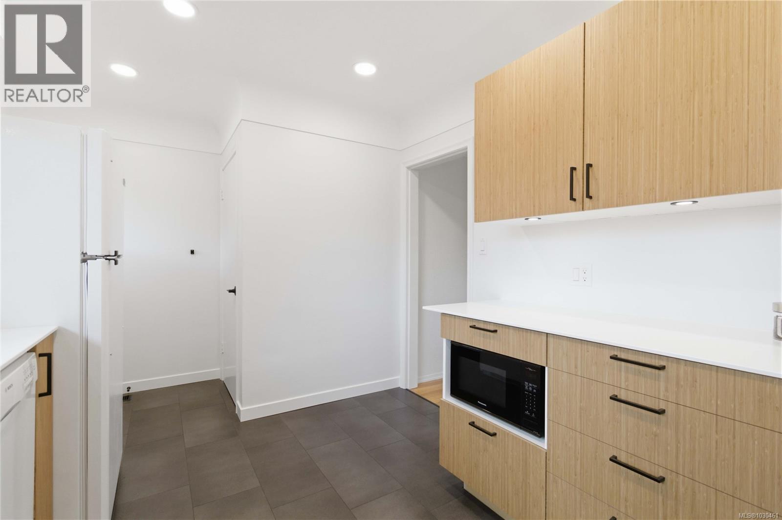  971-973 Lovat Avenue, Saanich