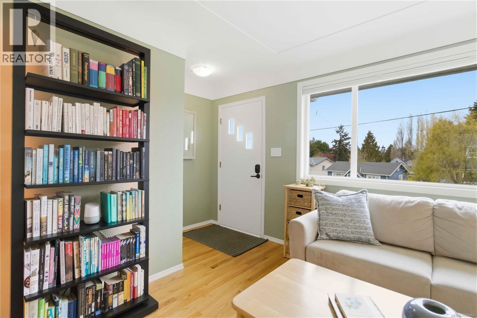  971-973 Lovat Avenue, Saanich