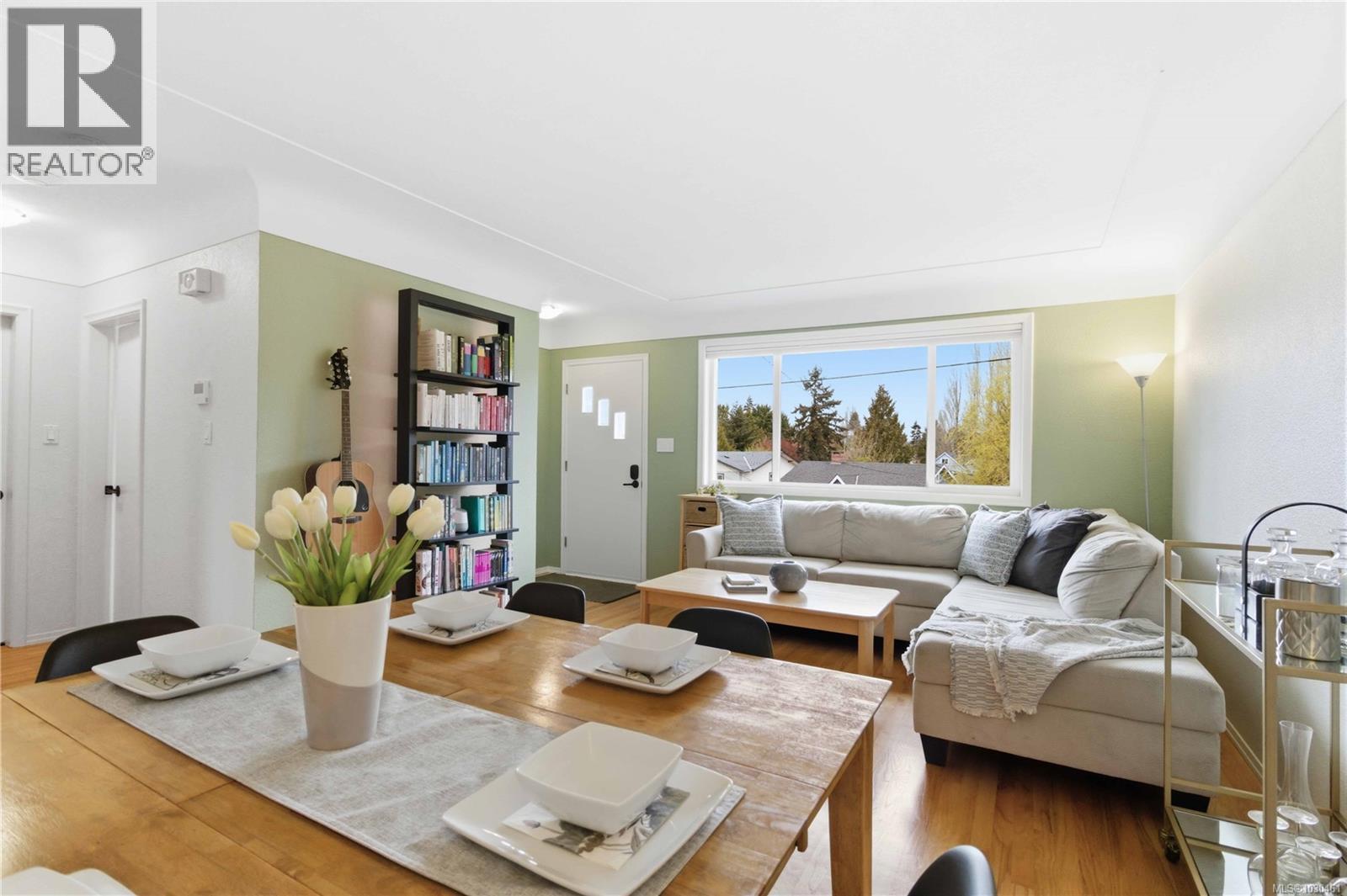  971-973 Lovat Avenue, Saanich