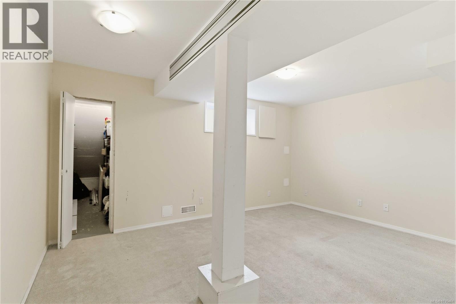  971-973 Lovat Avenue, Saanich