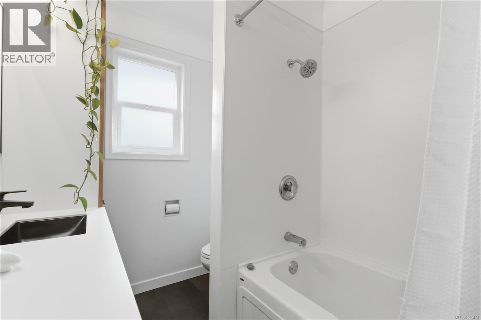  971-973 Lovat Avenue, Saanich