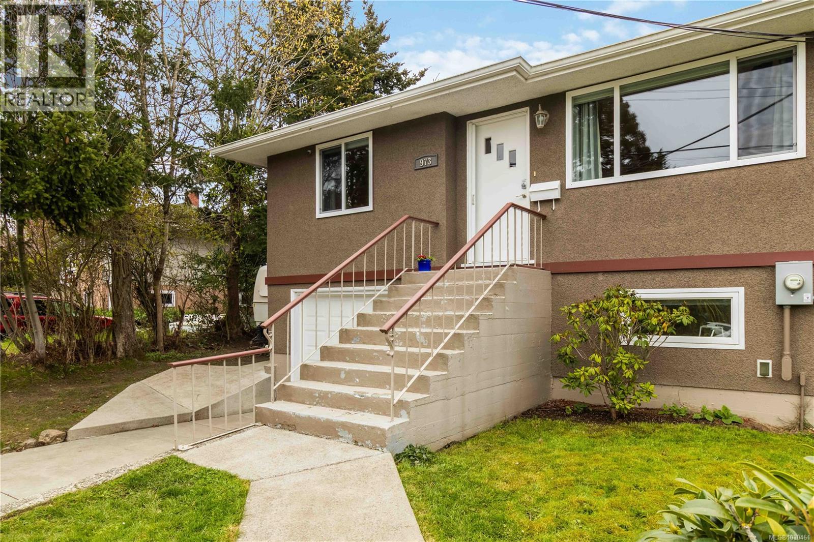  971-973 Lovat Avenue, Saanich