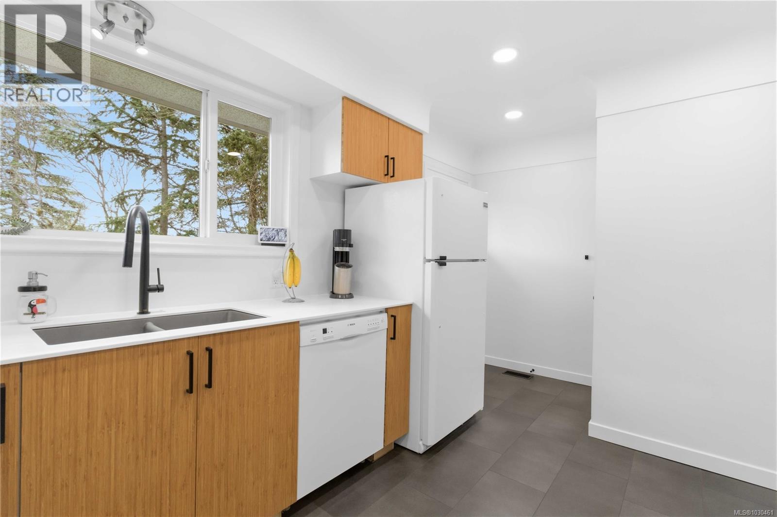  971-973 Lovat Avenue, Saanich