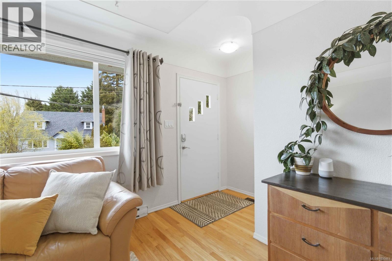  971-973 Lovat Avenue, Saanich