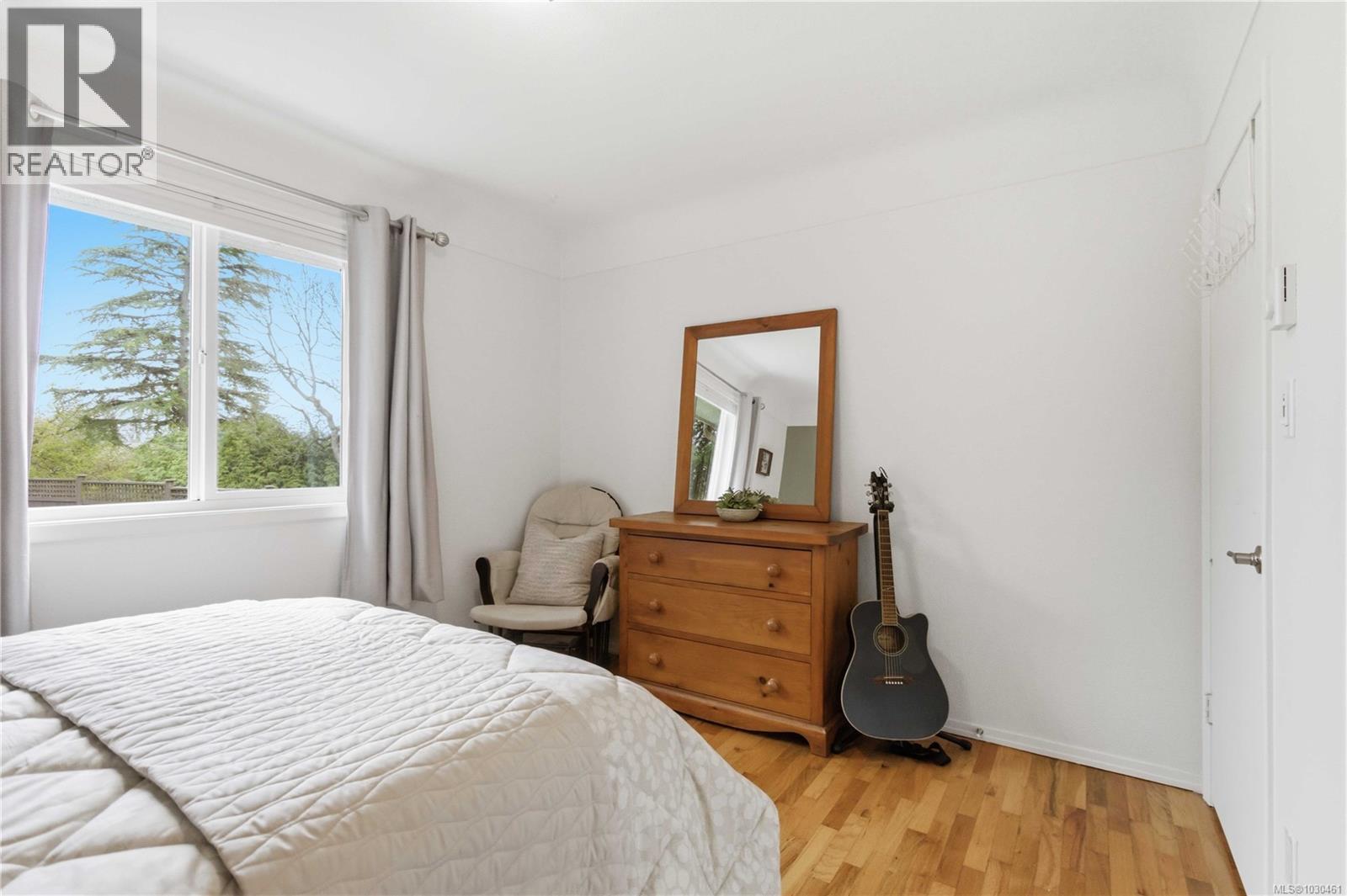  971-973 Lovat Avenue, Saanich