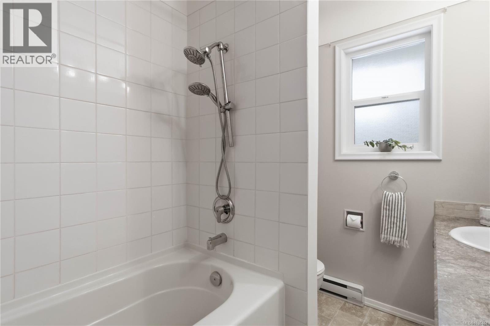  971-973 Lovat Avenue, Saanich