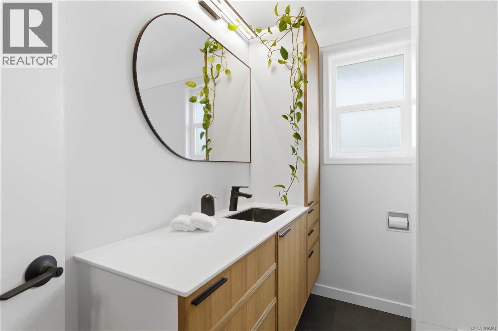  971-973 Lovat Avenue, Saanich