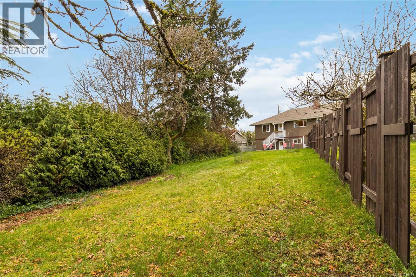  971-973 Lovat Avenue, Saanich