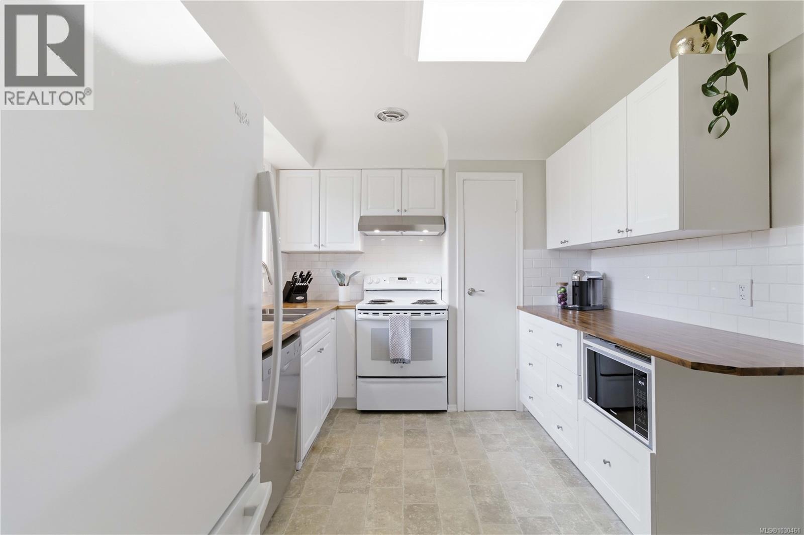  971-973 Lovat Avenue, Saanich