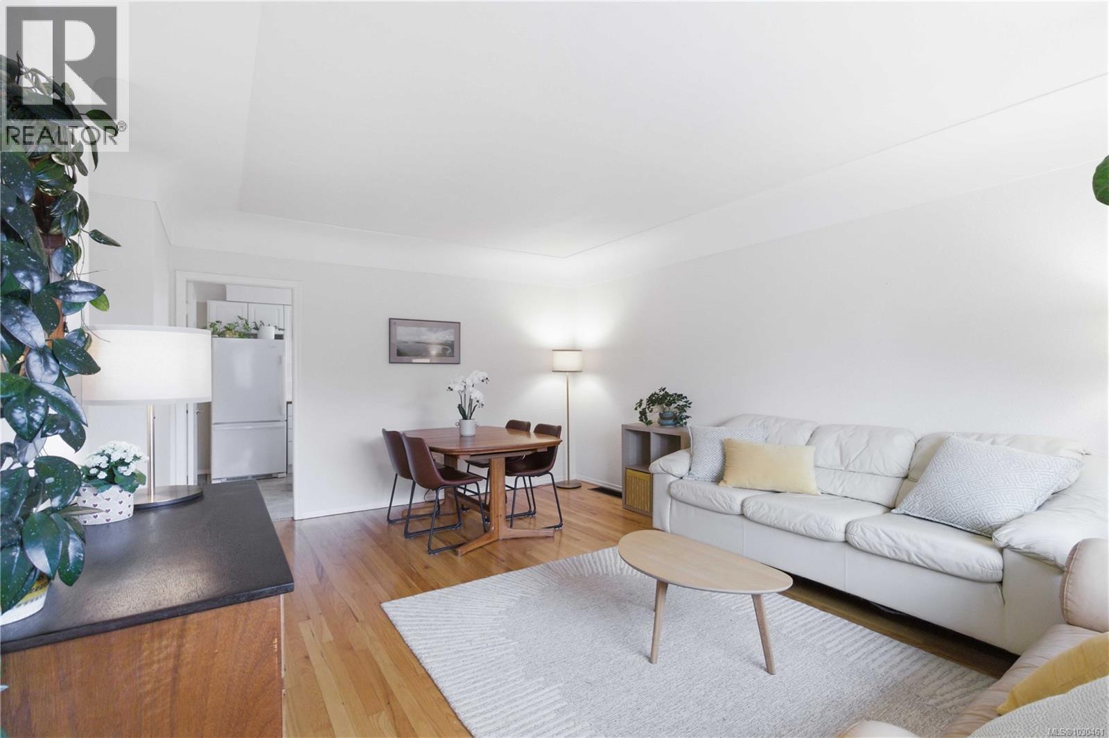  971-973 Lovat Avenue, Saanich