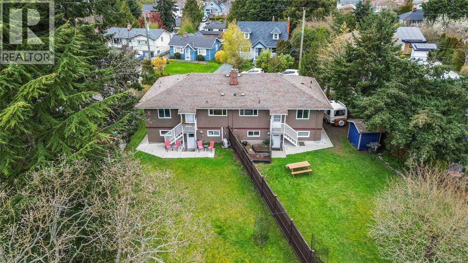  971-973 Lovat Avenue, Saanich