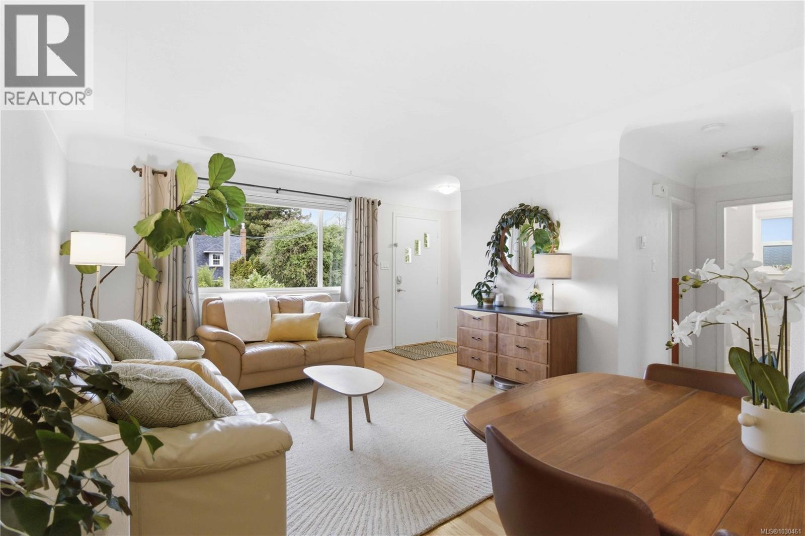  971-973 Lovat Avenue, Saanich