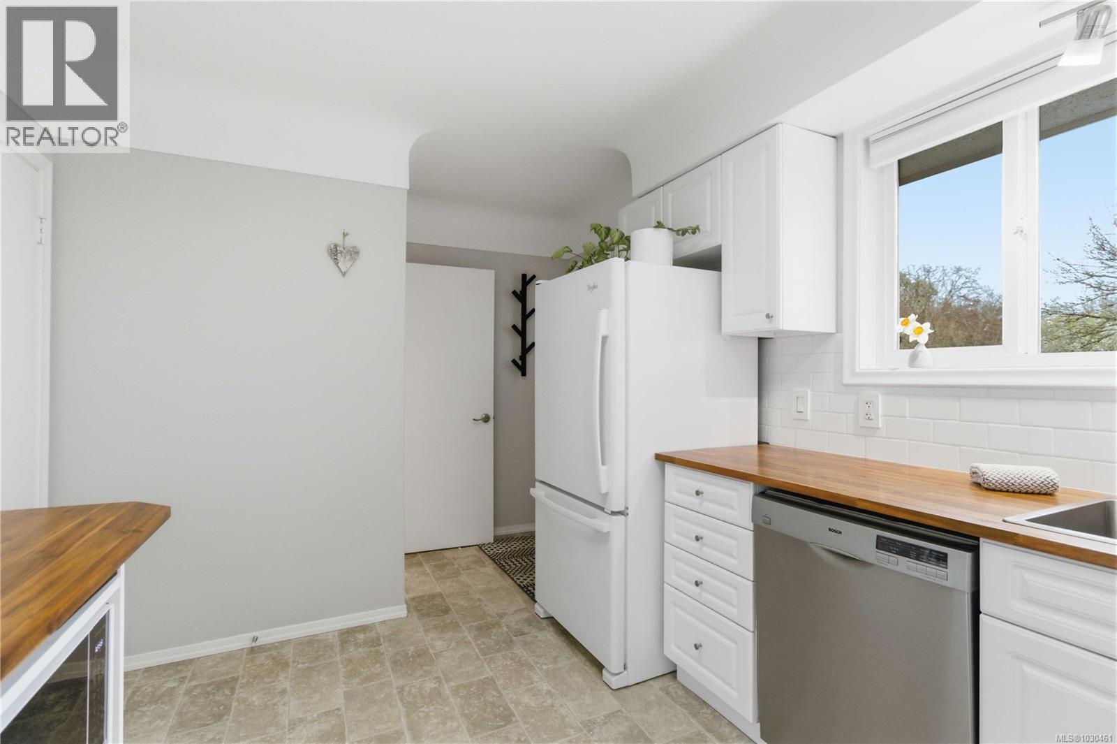  971-973 Lovat Avenue, Saanich