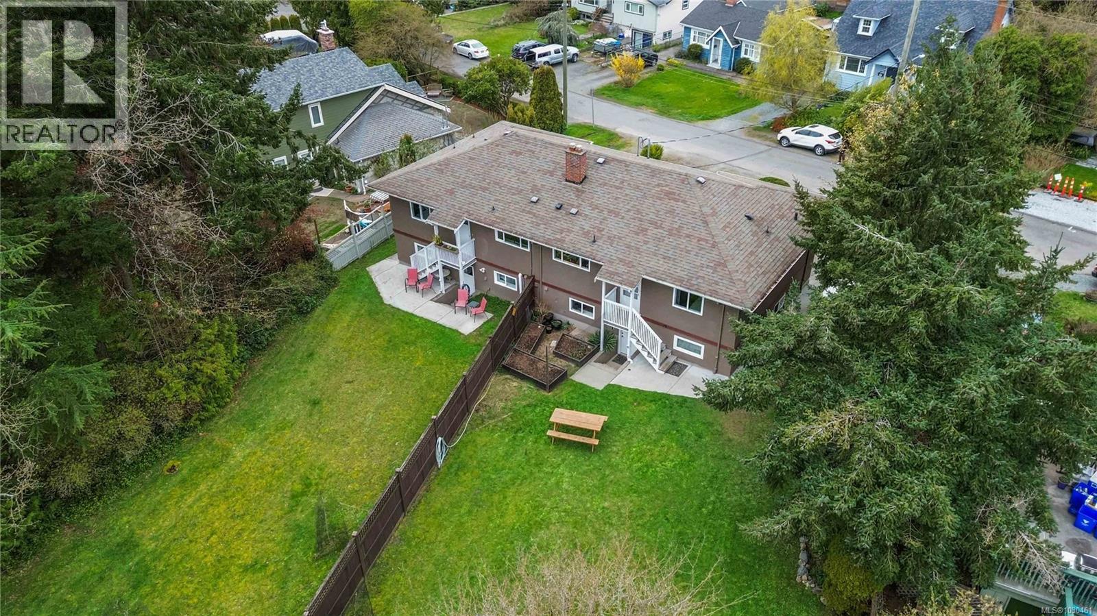  971-973 Lovat Avenue, Saanich