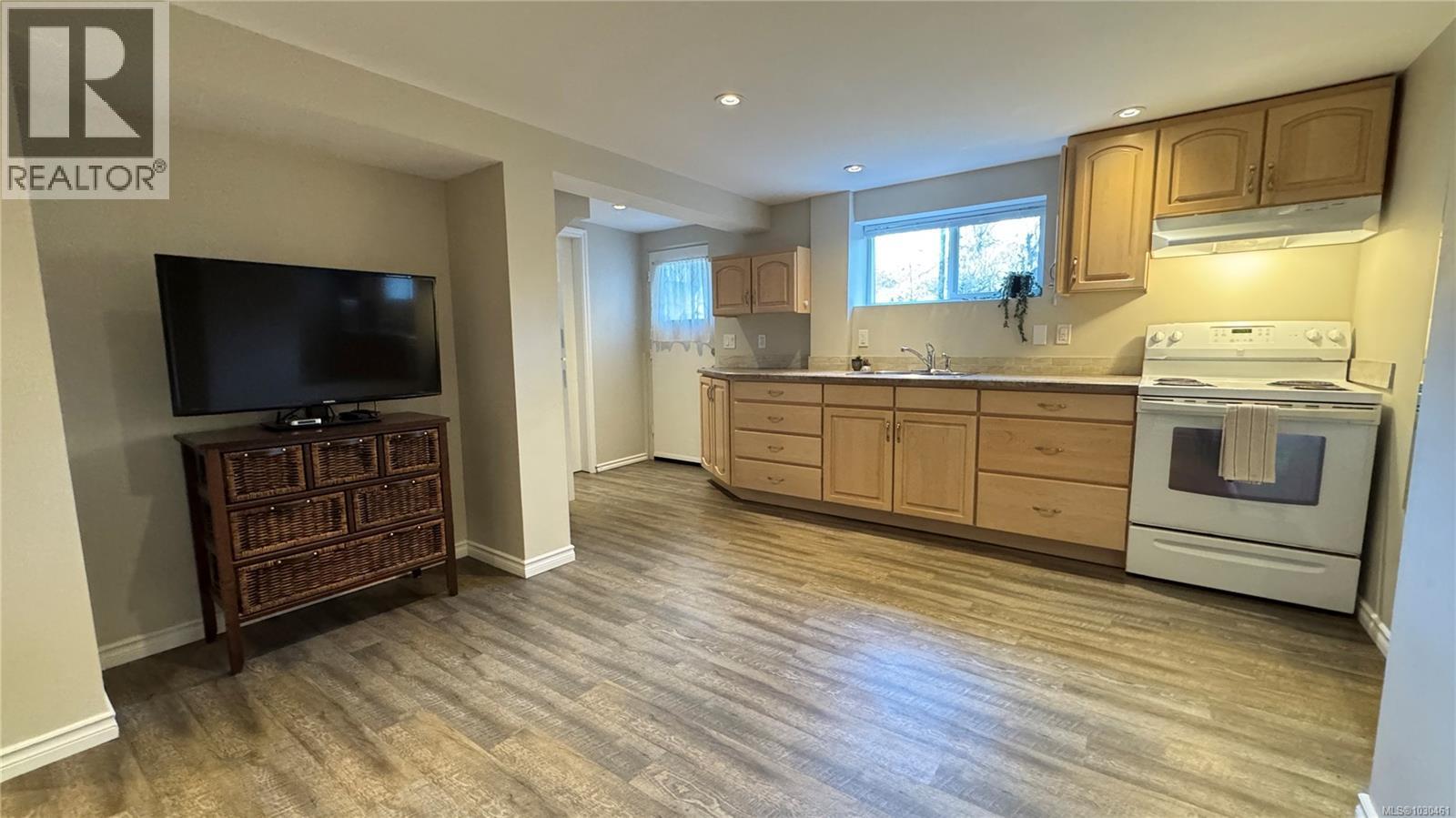  971-973 Lovat Avenue, Saanich