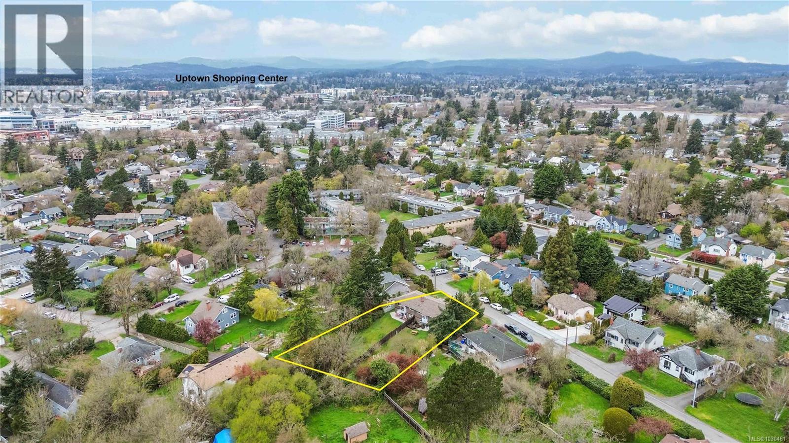  971-973 Lovat Avenue, Saanich