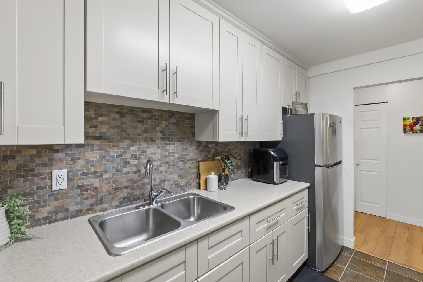 106 1720 SOUTHMERE CRESCENT, Surrey