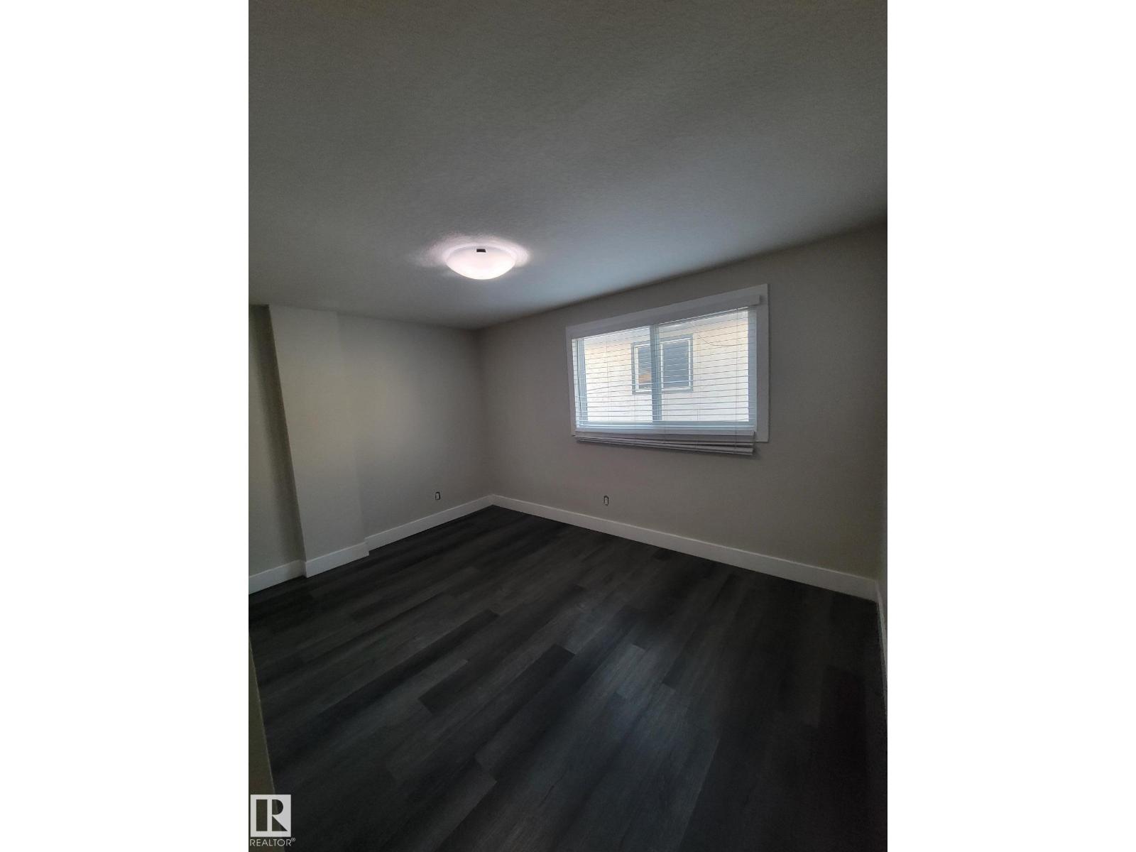 9131 83 AV NW - 14