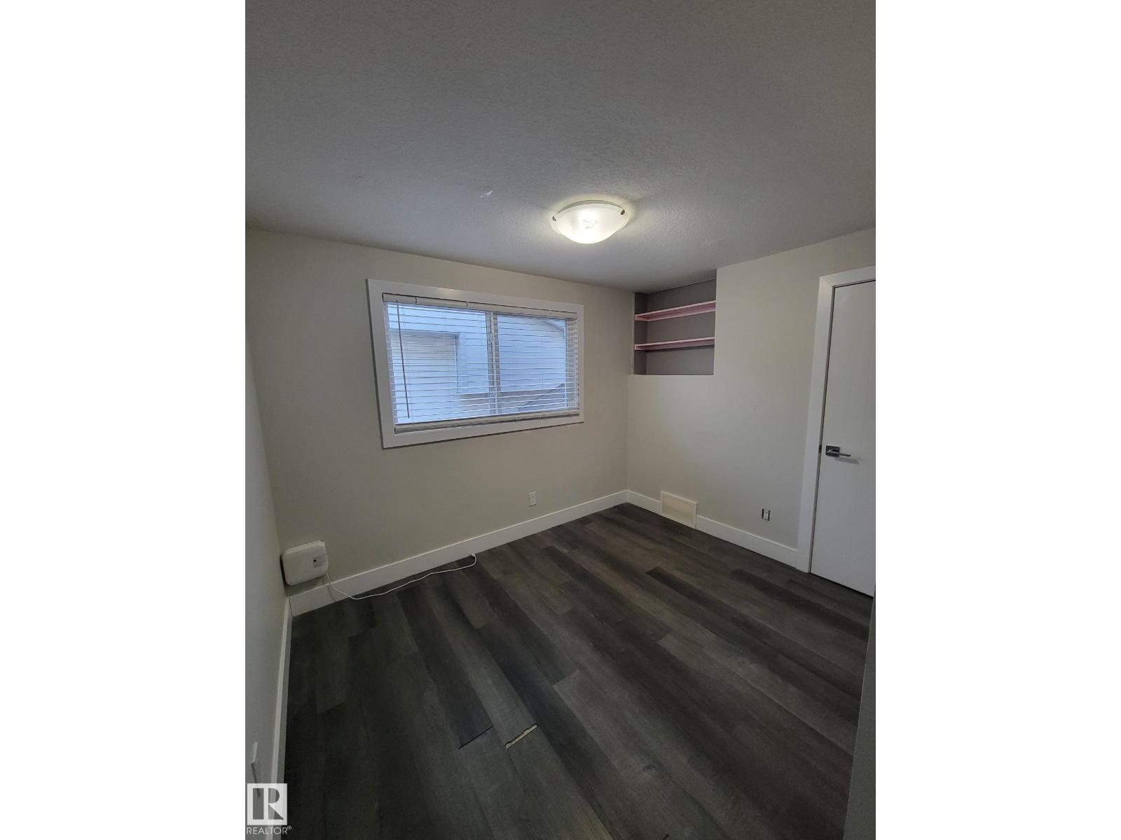 9131 83 AV NW - 13