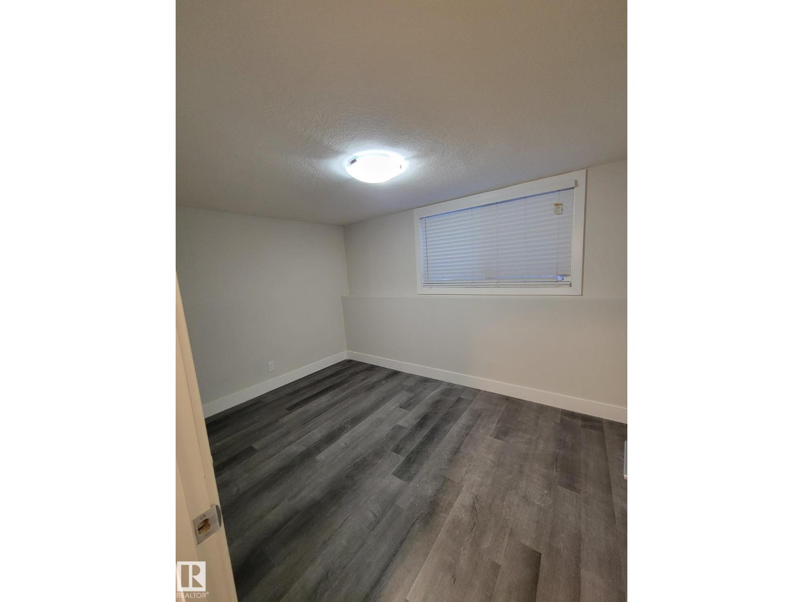 9131 83 AV NW - 23