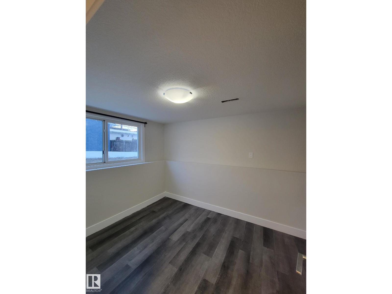 9131 83 AV NW - 22