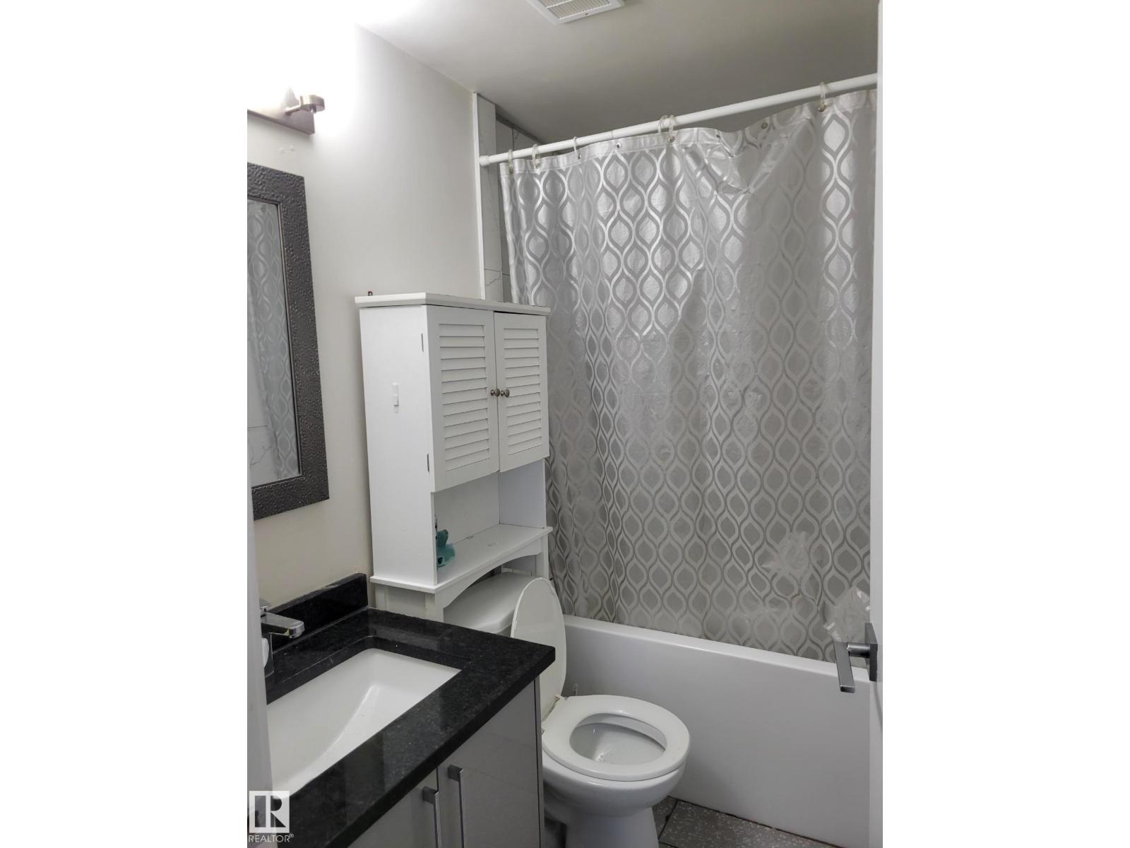 9131 83 AV NW - 15