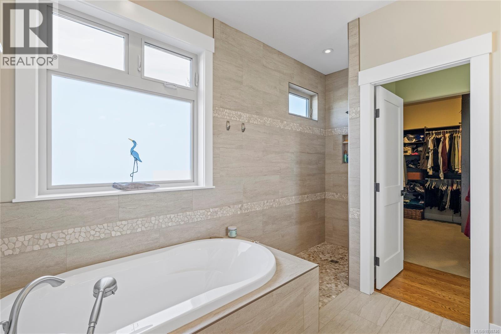 1520 Stone Lake Dr, Nanoose Bay