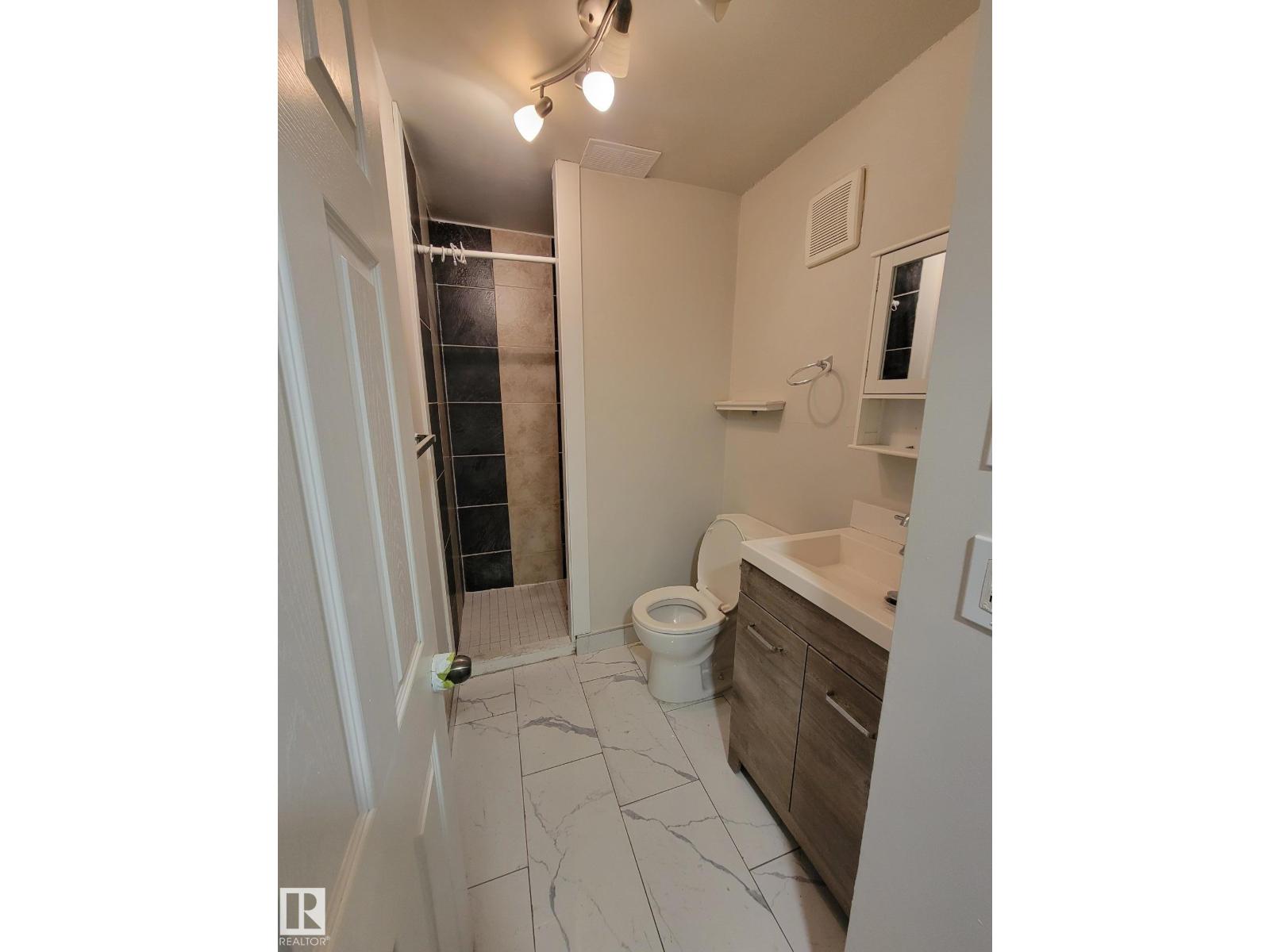 9131 83 AV NW - 24