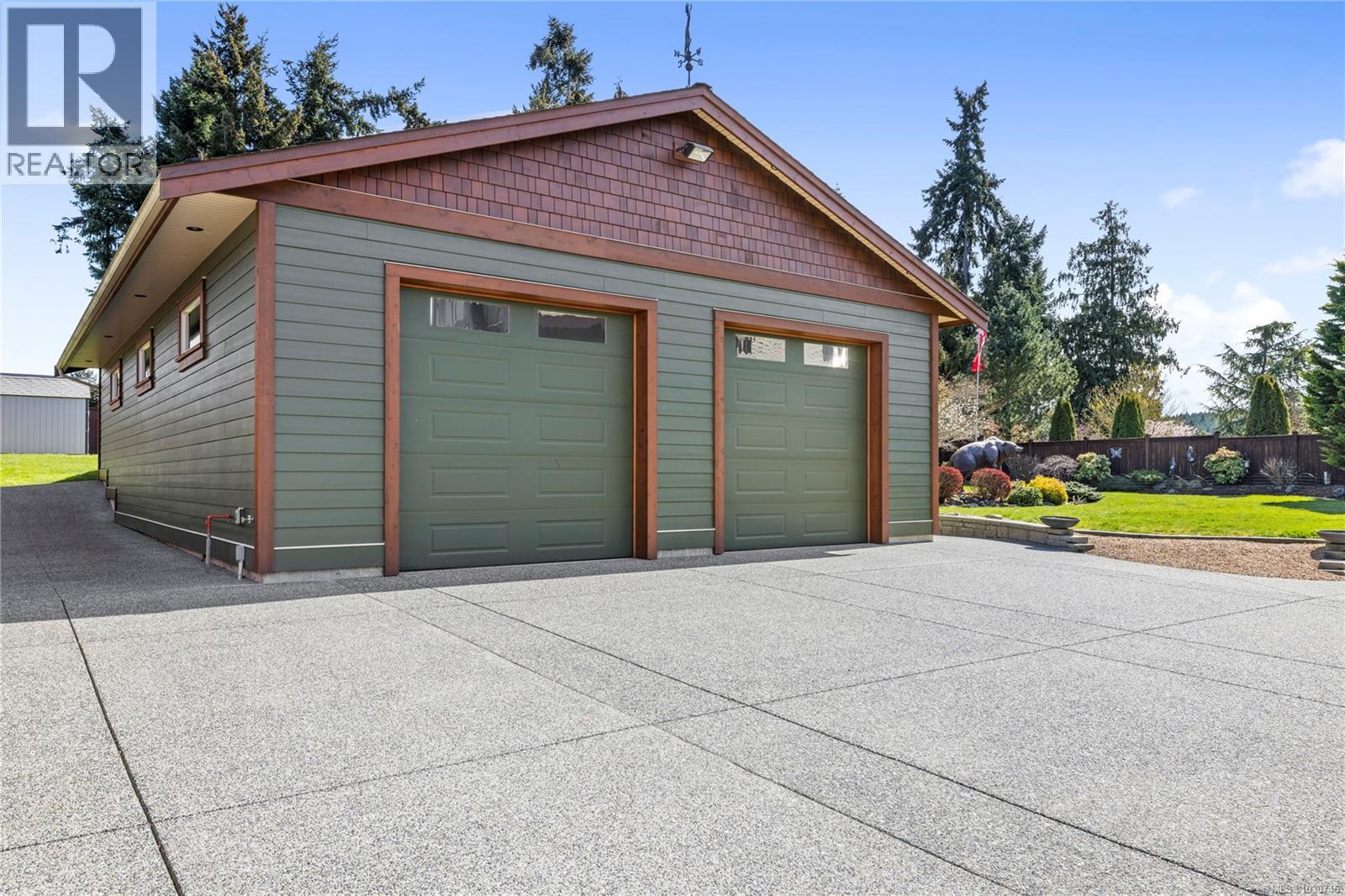 1520 Stone Lake Dr, Nanoose Bay