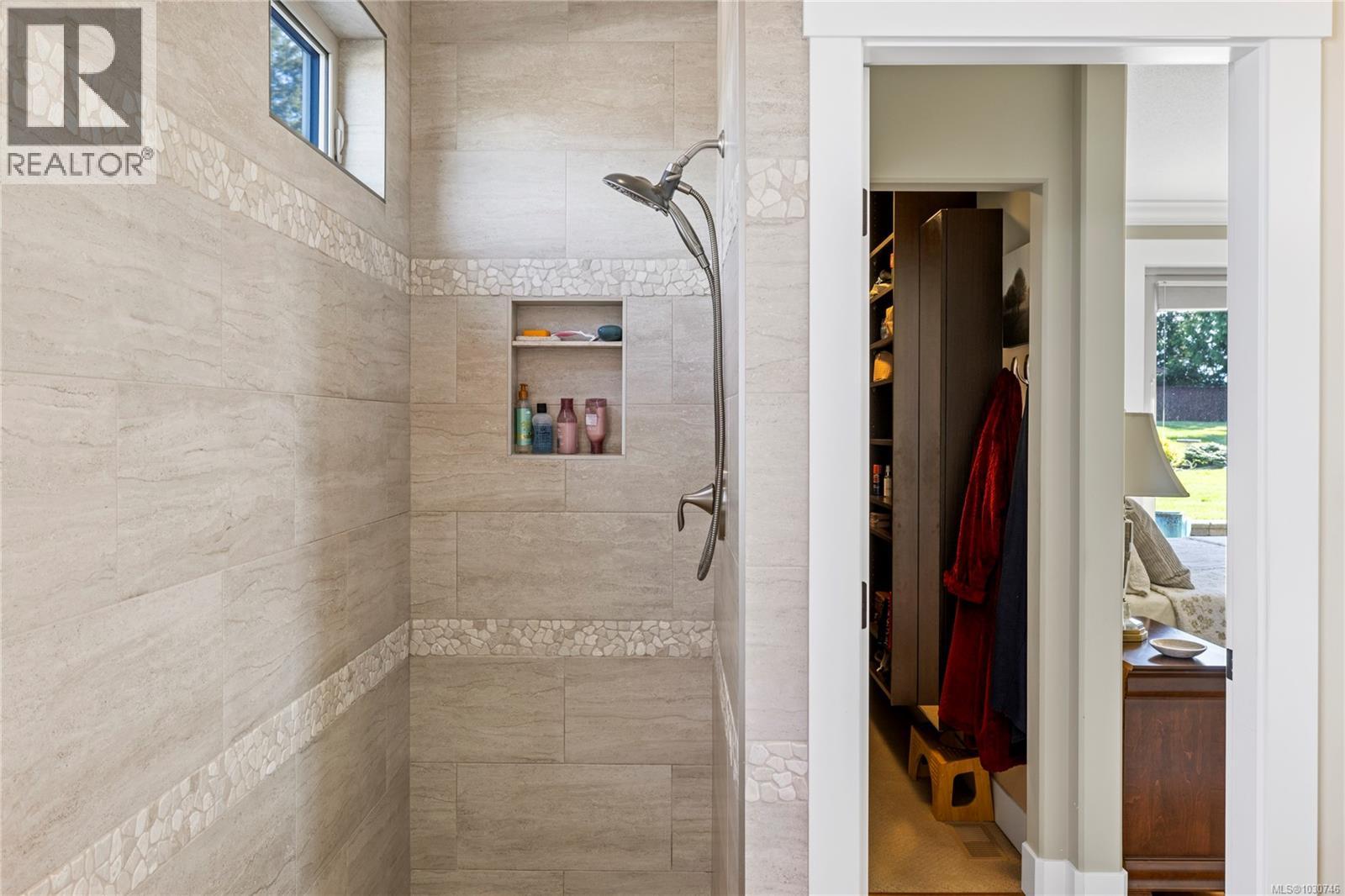 1520 Stone Lake Dr, Nanoose Bay