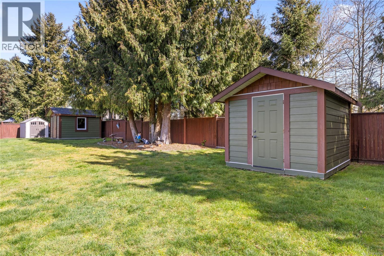 1520 Stone Lake Dr, Nanoose Bay