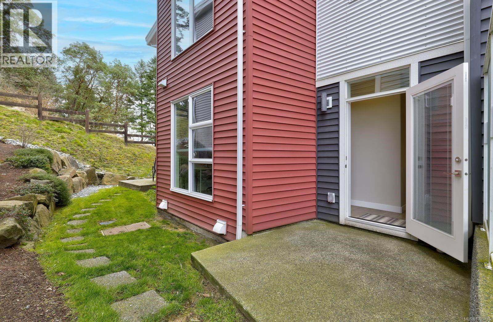 110 1800 Summerhill Pl, Nanaimo