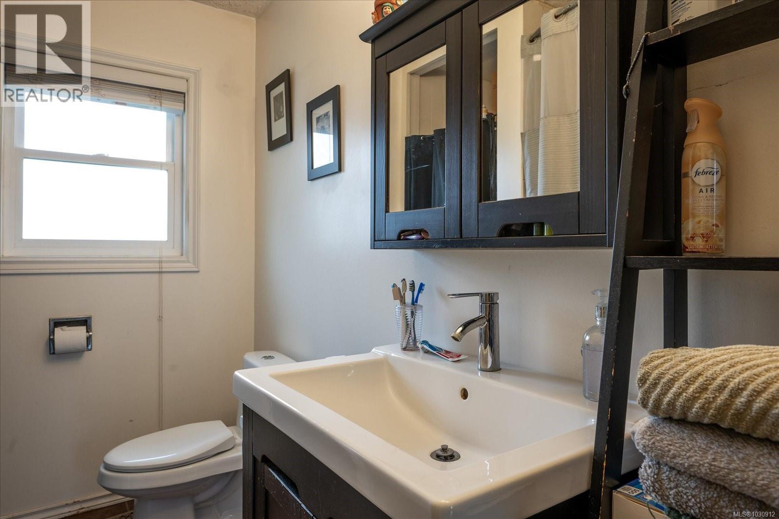 456 Hirst Ave, Parksville