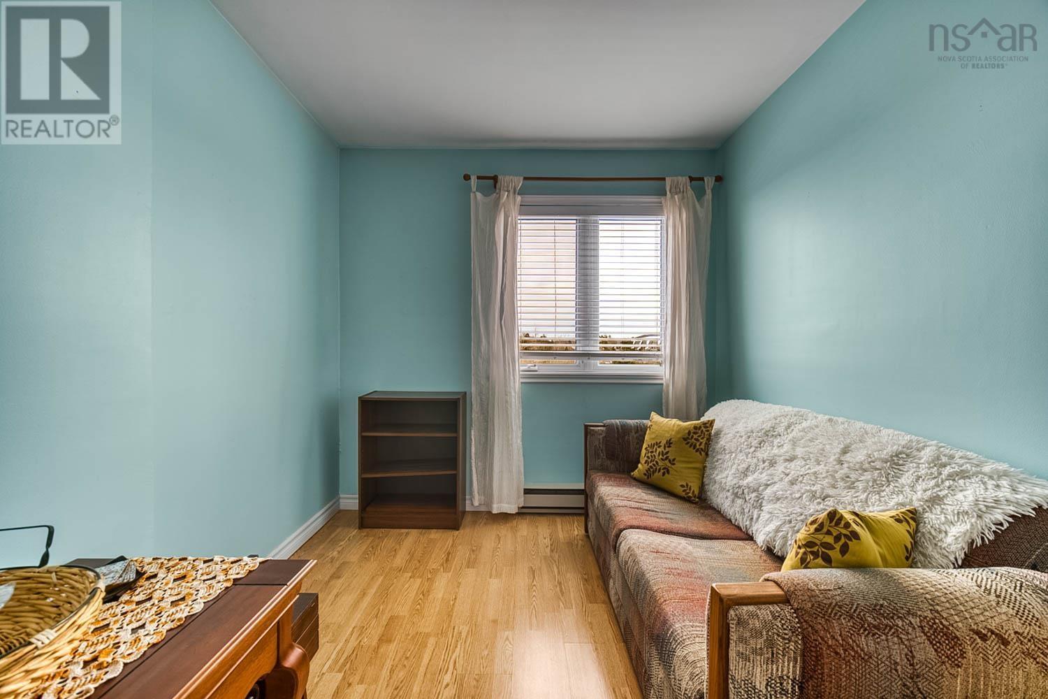 Property 13 of 37 of 405 15 Langbrae Drive