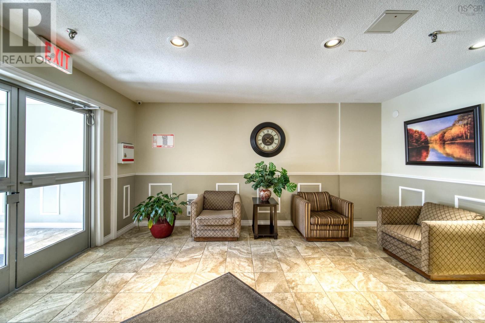 Property 7 of 37 of 405 15 Langbrae Drive